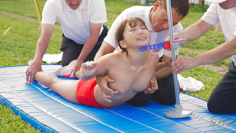 星乃莉子の全裸上体起こし